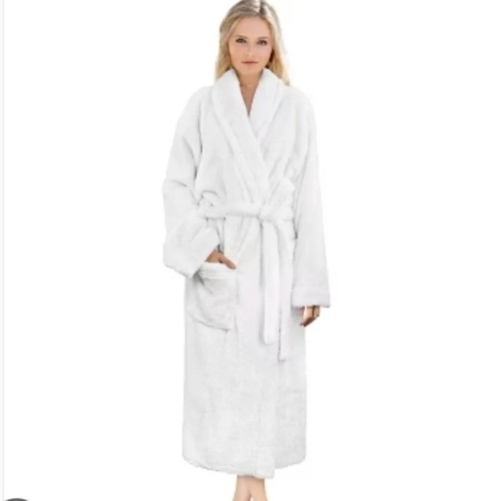Stars Above Women's Size XL/XXL Plush Robe White Pockets Long Sleeve Wrap Tie